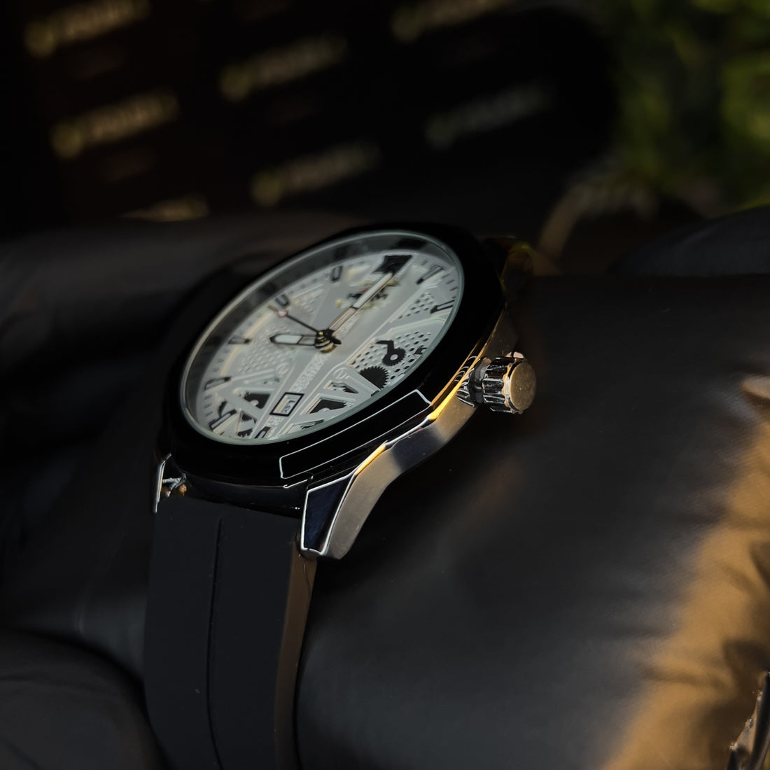 Heyri Men's Analog Quartz  Watch with Octagonal Dial, Magnetic Lock, Silicon Strap, Date Display